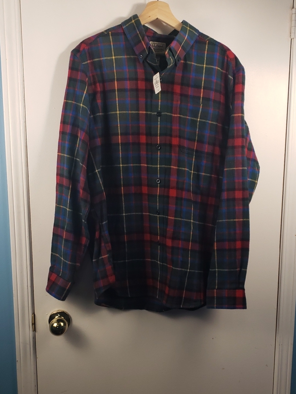 L.L. Bean Men's Plaid Button-Down Shirt - Navy, Red & Green Medium Nwt